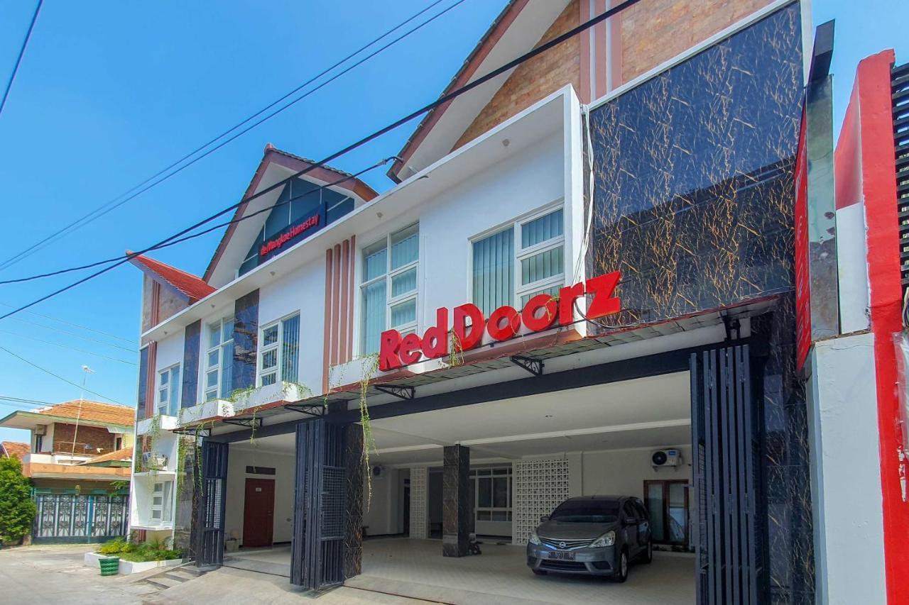 Reddoorz Syariah Near Solo Paragon Mall 2 Bonorejo Bagian luar foto