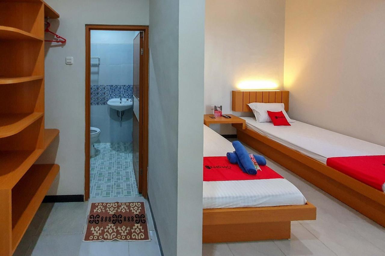 Reddoorz Syariah Near Solo Paragon Mall 2 Bonorejo Bagian luar foto